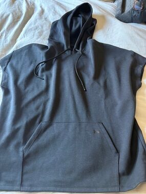 Under Armour women’s Black Sleeveless Hoodie